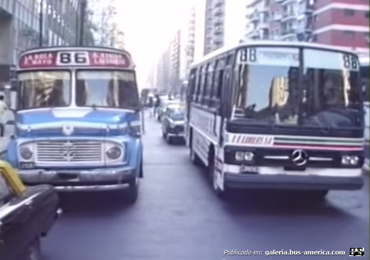 Mercedes-Benz OF 1214 - Alcar - L.E. Liniers
Línea 88
(Datos de derecha a izquierda)


Imagen editada de un video de: Willy Kaemena
