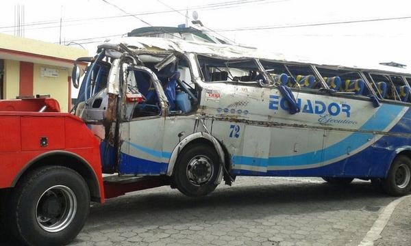 Hino AK - Alvarado - Ecuador Ejecutivo
Bus accidentado en Tambillo
Foto extraida de Twitter
