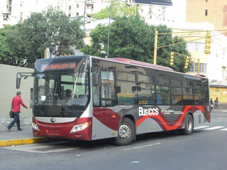 Yutong ZK6118HGA (en Venezuela) - BusCaracas 1145
Uno de los primeros con el rutero adaptado a mostrar una ruta de MetroBus.
Palabras clave: Yutong Cummins BusCCS MetroBus Caracas