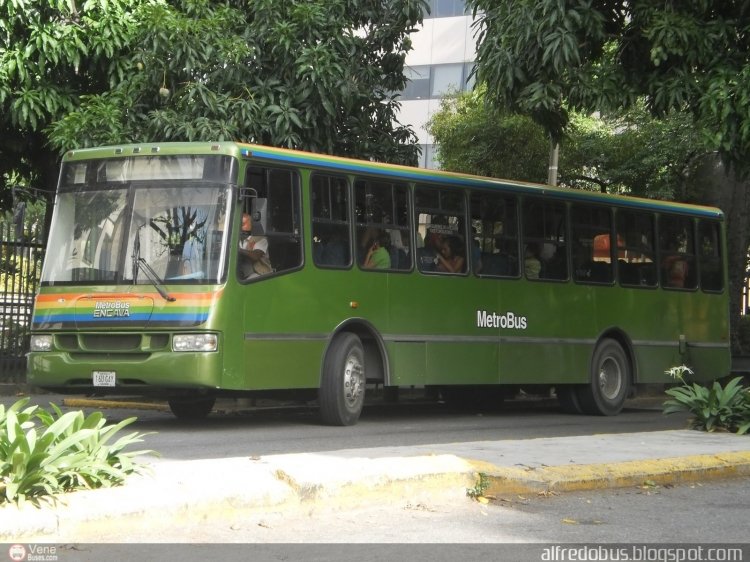 Encava E-NT3300 - MetroBus Caracas 815
16U-GAY.
Operando un Servicio Especial. Rines de Renault PR100.2 adaptados.
(Venezuela)
Palabras clave: Encava Cummins