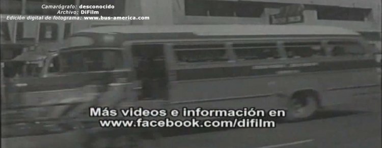 Mercedes-Benz LO 911 - Luna
Camarógrafo: desconocido
Archivo: Canal 12 de Cordoba
Colección: Difilm (www.difilm-argentina.com)
Extraído de: "Cordoba, paro de colectivos" en http://www.youtube.com/watch?v=qGrI4aJyfRM
