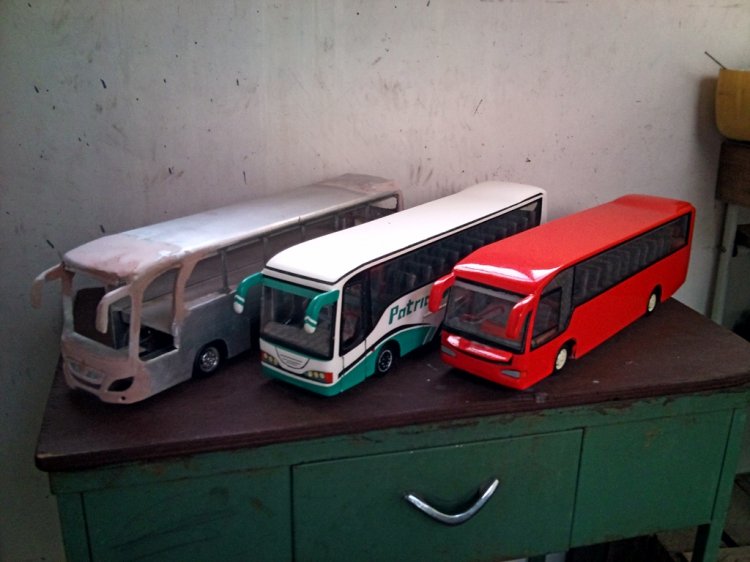 Una foto de mis buses
Rojo: inspirado en el Marcopolo Allegro (tipo Alvarado)
Blanco y verde: inspirado en el Irizar Century y Alvarado Novelty
Metal: Megabuss Gold Navy ( en proceso )
Hechos por: Angel Vinueza
