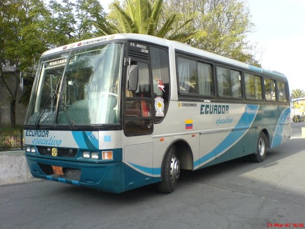Busscar El Buss 320 (en Ecuador)
