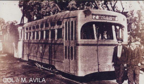 TRANVIA  LINEA  2 .
TOMADA  EL  DÍA  1  DE  MAYO   DE  1959 .
