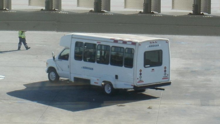 Ford Econoline E-?50 - Goshen Coach Connection (en Chile) - Aerosan
http://galeria.bus-america.com/displayimage.php?album=lastupby&cat=0&pos=9&uid=1022
