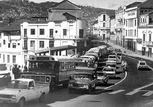 Superior (en Ecuador) - Buses en Quito antiguo año 1982
La mayoria de los Buses en ese tiempo eran Ford con Carroceria Thomas
Palabras clave: Buses en Quito antiguo años 80