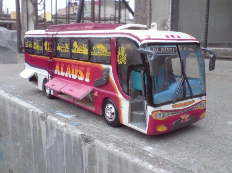 Maqueta bus Hino GD
Una replica de la carroceria Ibimco
(Reproducción en miniatura)
