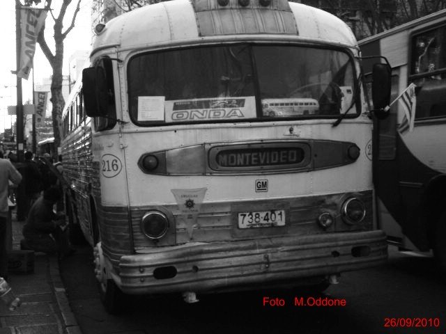 GM (Coach Division) PD 4103 (en Uruguay)
GM PD 4103  "Centella de Plata" Ex O.N.D.A. 216 
Fotografía : moddonep

  
Palabras clave: GMC/ex O.N.D.A.