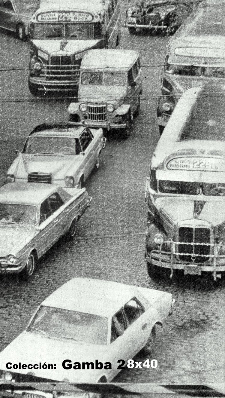 Mercedes-Benz L 312 - El Cóndor - Pedro De Mendoza
Barrancas de Belgrano 1966
Linea 229 (luego 29) y Linea 215 (luego 15)
(Datos de derecha a izquierda y de abajo hacia arriba)
Palabras clave: Gamba / Bcas