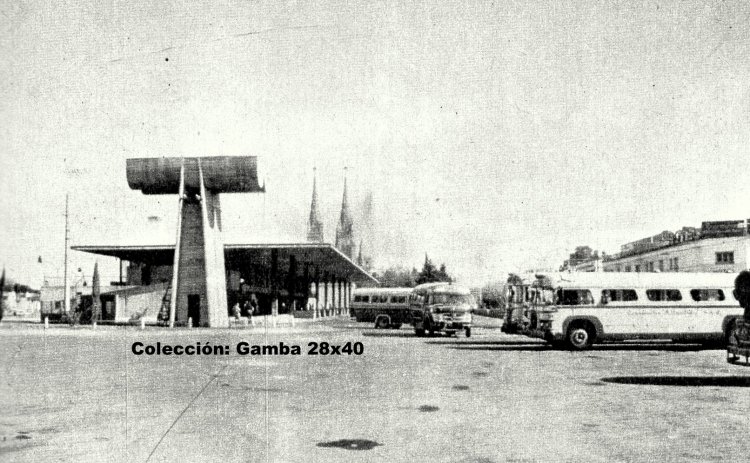 Terminal de ómnibus de Luján
Vista de la terminal
Se aprecian dos LISA y dos de Atlántida
(Datos de derecha a izquierda)
Palabras clave: Gamba / Luján