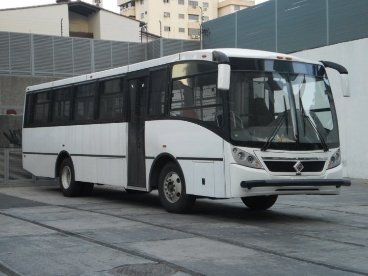 International 3000FE - Reco Citybus (en Venezuela) - Min. para el Servicio Penitenciario BE-0x
Usados como Transporte de Prisioneros. Primer modelo mexicano que llega al país en varios años. Ésta unidad no había terminado de recibir los rotulados diseñados para su identificación.
Palabras clave: Reco Citybus International