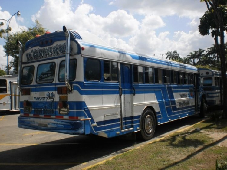 Blue Bird Convencional No Integral (en Venezuela) - Ford F-750 - Transporte Colectivo Palo Negro 49
AB4053.
Jesús El Restaurador. Operando para un Plan Vacacional. Otra empresa que opera desde el Estado Aragua.
Palabras clave: Blue Bird Ford