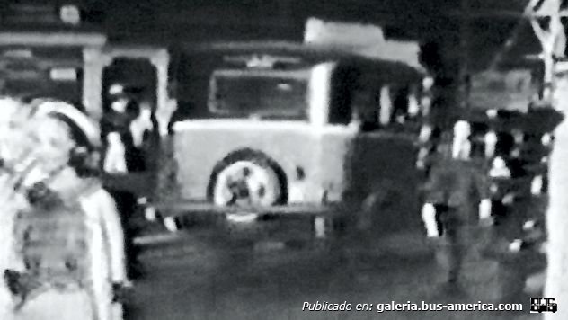 Igual a la foto anterior Chevrolet 1933 carrocería Mattaruchi
Foto que saque de una película Argentina
