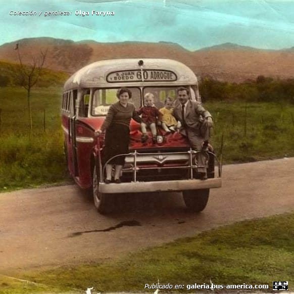 Ford B 600 - M.O.Sur
Línea 60 (Buenos Aires)

Colección fotográfica y gentileza: Olga Faryna
En la imagen: los suegros de Olga 
