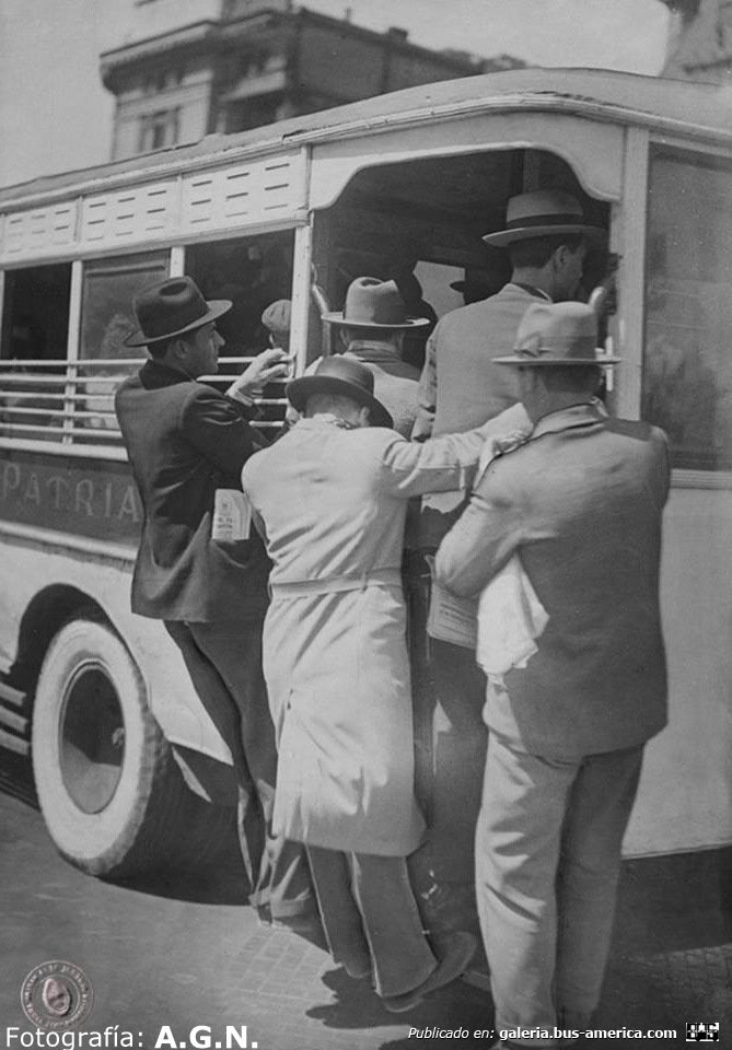 Morgera - Autobús La Patria
Fotografía: Archivo General de la Nación

