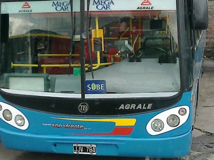 Agrale MT 15 - Todo Bus - Empresa San Vicente
JJV 784
Empresa San Vicente ex línea 21

http://galeria.bus-america.com/displayimage.php?pos=-27611
