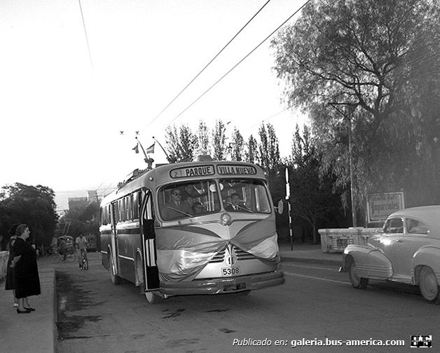 Mercedes-Benz O 6600 T (en Argentina) - EPTM
5308

Línea 2 (Prov. Mendoza)

De antaño
Cruce del canal Cacique Guaymallen , a la altura de calles Lavalle (Capital)-Godoy Cruz ( San Jose ),cuando todavia circulaban tranvías y troles a la par,notese un "tranway " al fondo.

Foto Mendoza Antigua.com.
Palabras clave: f u r l a b u s